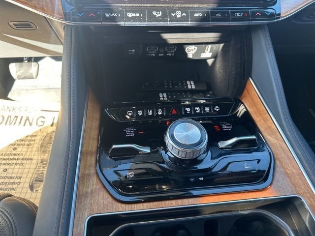 2022 Jeep Grand Wagoneer Series III