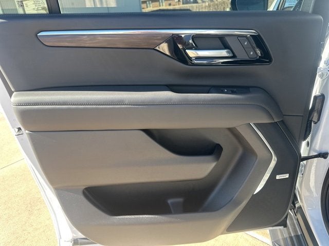 2025 Chevrolet Suburban LT