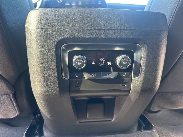 2025 Chevrolet Suburban LT