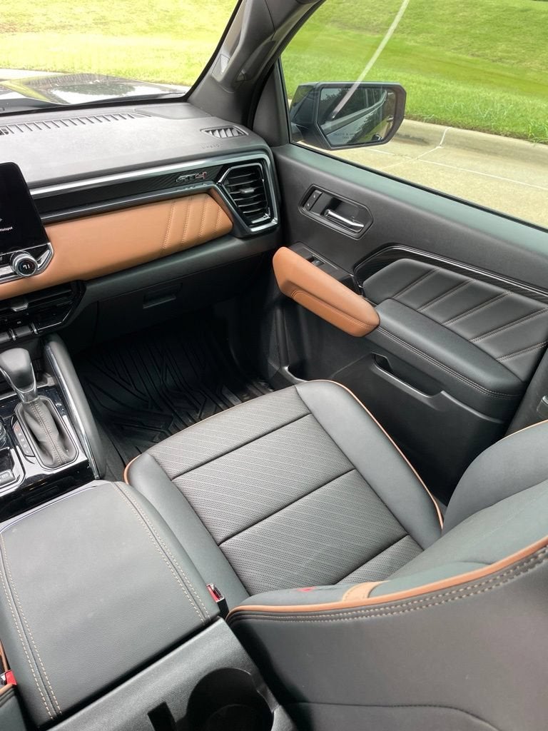 2025 GMC Canyon AT4