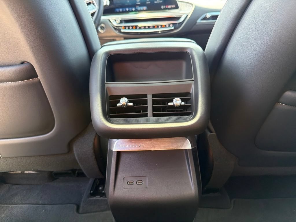 2024 Cadillac LYRIQ Luxury 1