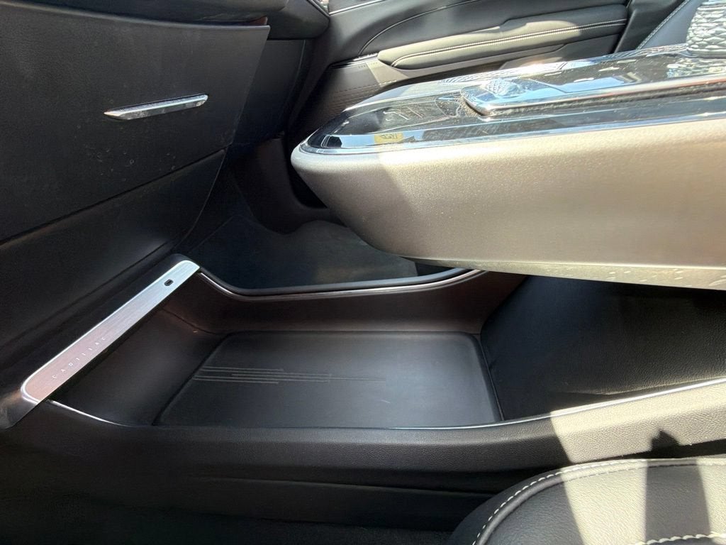 2024 Cadillac LYRIQ Luxury 1
