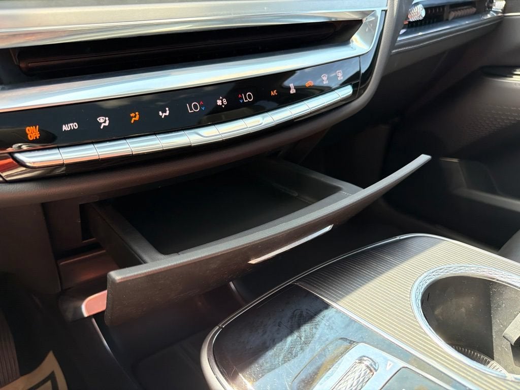 2024 Cadillac LYRIQ Luxury 1