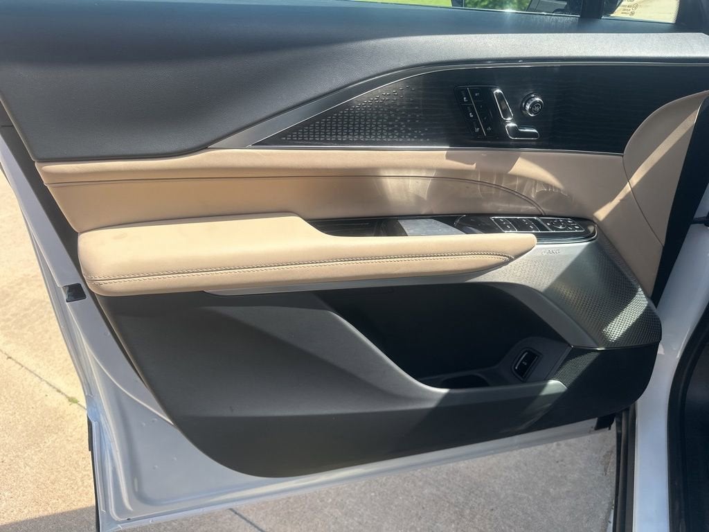 2025 Cadillac LYRIQ Sport 3