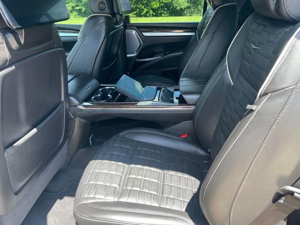 2025 Cadillac Escalade Sport Platinum