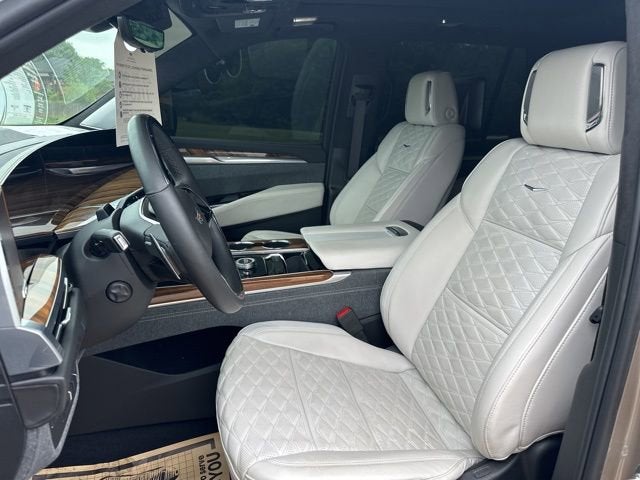2025 Cadillac Escalade Sport Platinum