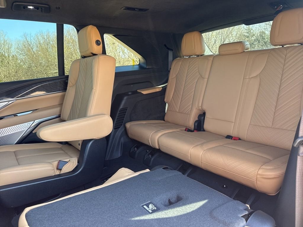 2025 Cadillac ESCALADE IQ Luxury 2