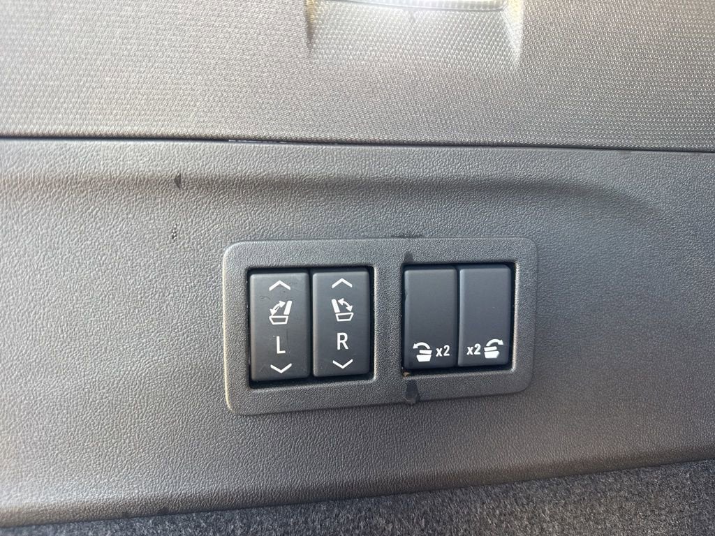 2025 Cadillac ESCALADE IQ Luxury 2