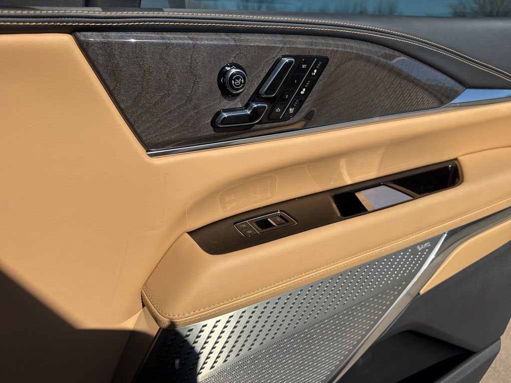 2025 Cadillac ESCALADE IQ Luxury 2