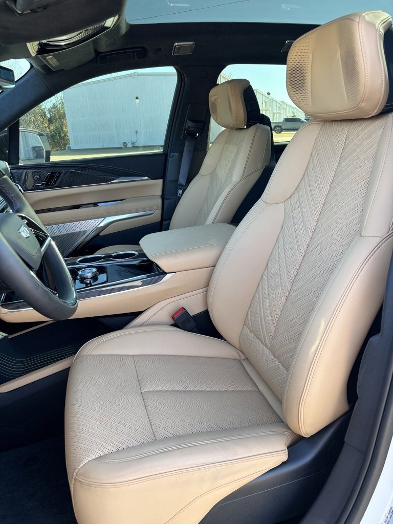 2025 Cadillac ESCALADE IQ Luxury 2