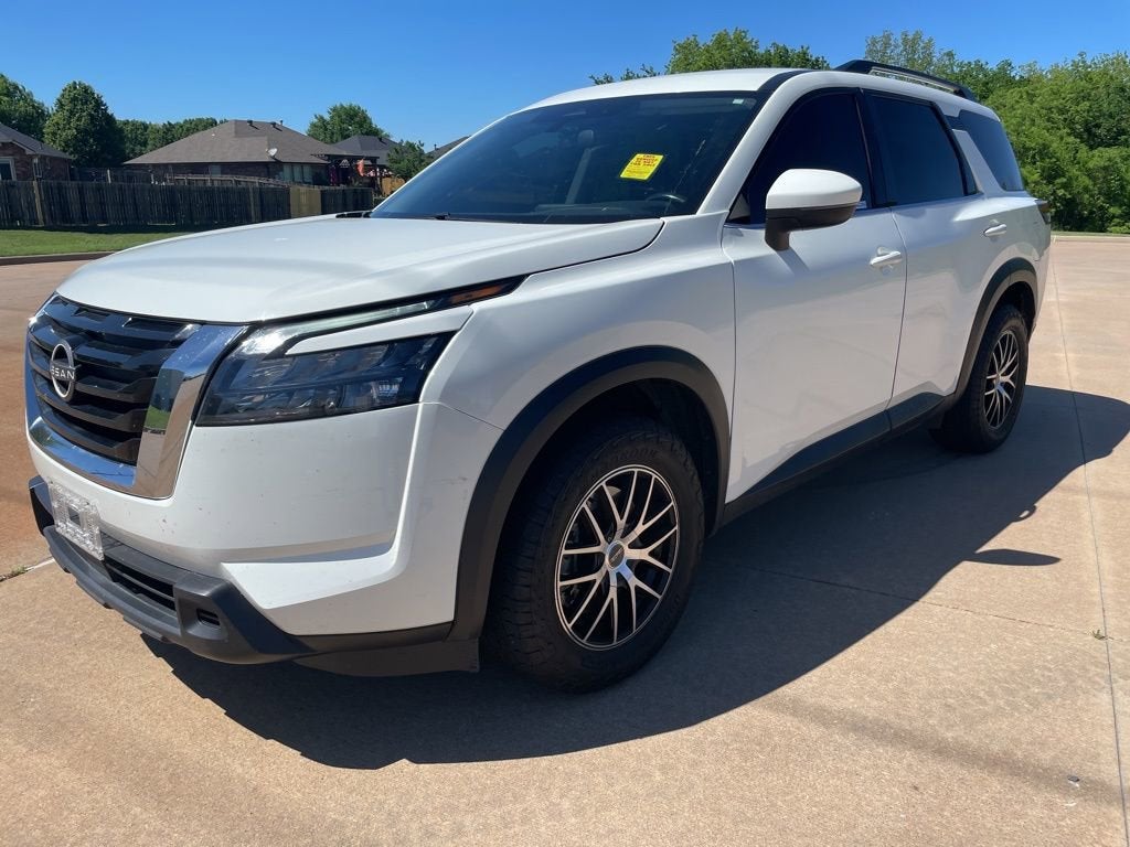 2023 Nissan Pathfinder SV