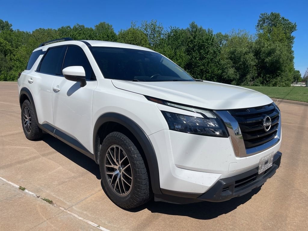 2023 Nissan Pathfinder SV