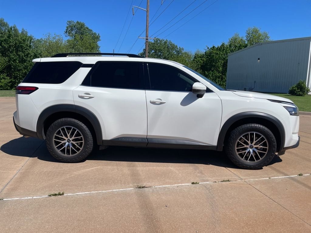 2023 Nissan Pathfinder SV