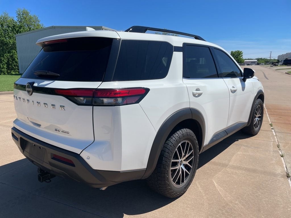 2023 Nissan Pathfinder SV