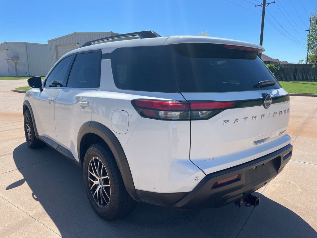2023 Nissan Pathfinder SV