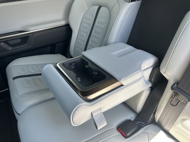 2025 RIVIAN R1S Adventure