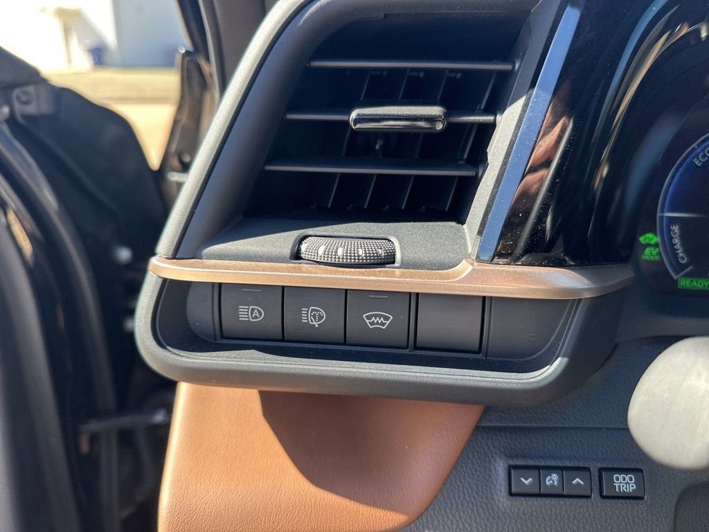 2025 Toyota Crown Signia XLE