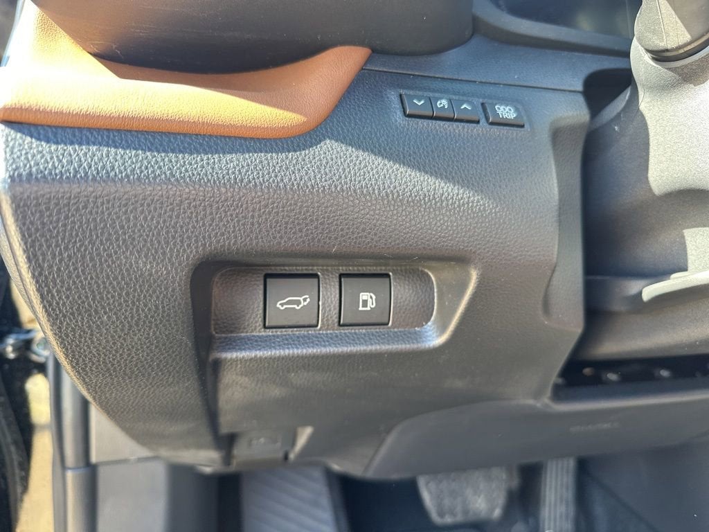 2025 Toyota Crown Signia XLE