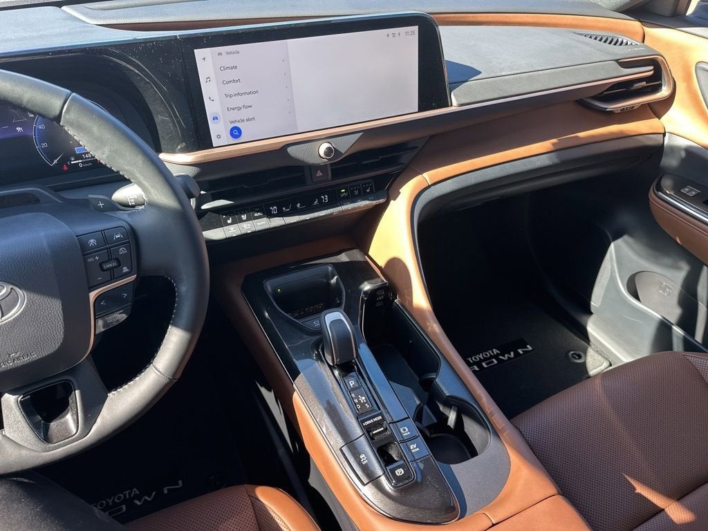 2025 Toyota Crown Signia XLE