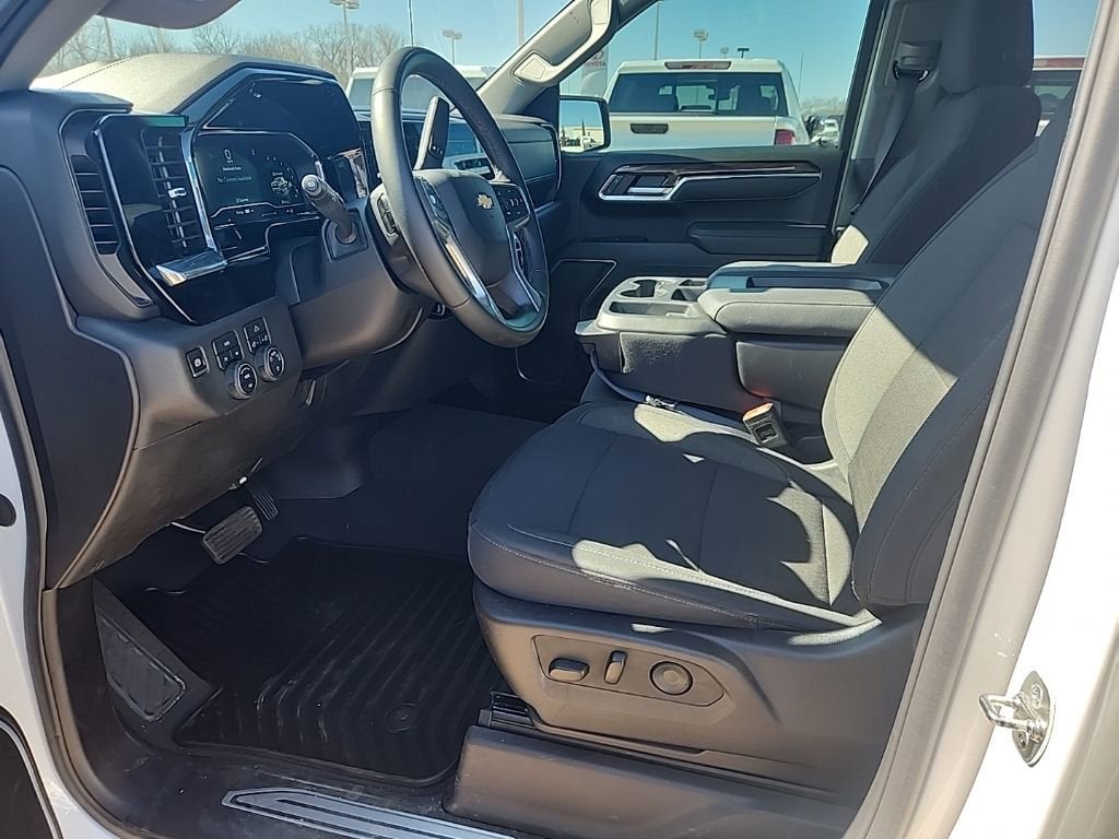 2025 Chevrolet Silverado 1500 LT (2FL)