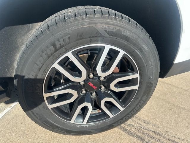 2022 GMC Yukon XL AT4