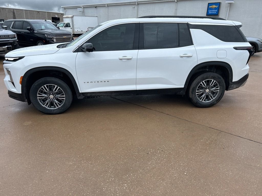 2024 Chevrolet Traverse LT