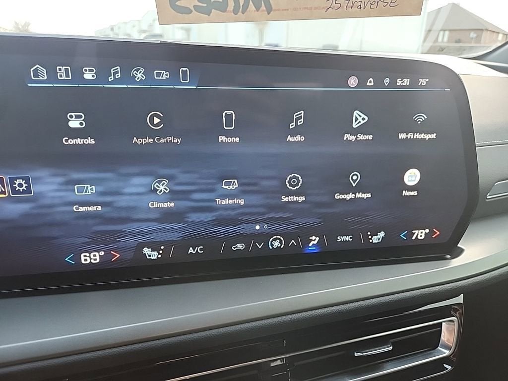 2025 Chevrolet Traverse LT