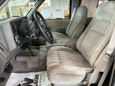 1993 Chevrolet Suburban Base