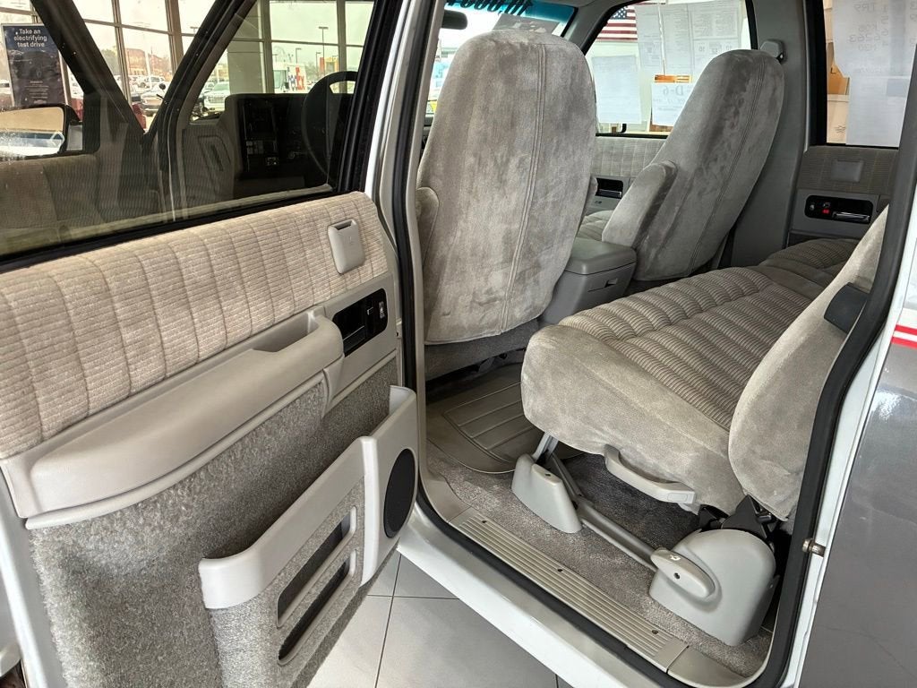 1993 Chevrolet Suburban Base