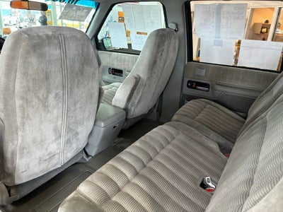 1993 Chevrolet Suburban Base