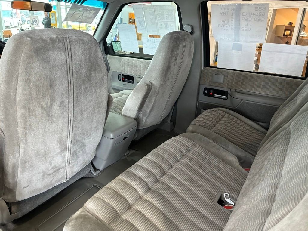1993 Chevrolet Suburban Base