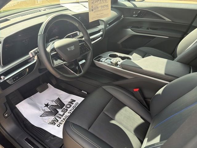 2025 Cadillac LYRIQ Luxury 3