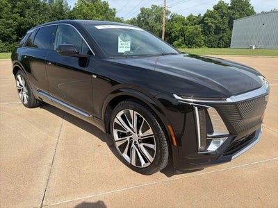 2025 Cadillac LYRIQ Luxury 3