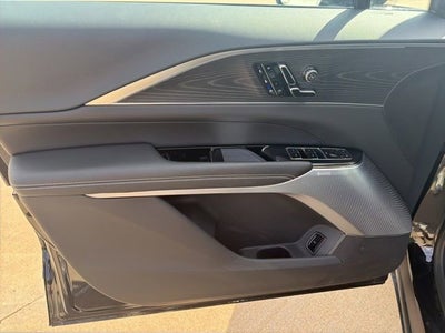 2025 Cadillac LYRIQ Luxury 3