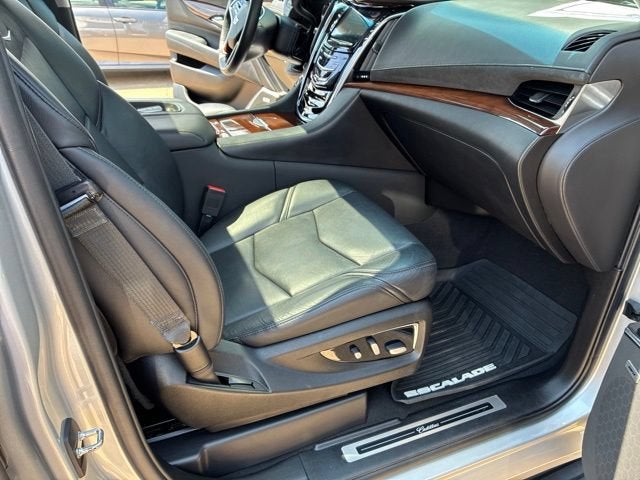 2019 Cadillac Escalade Luxury