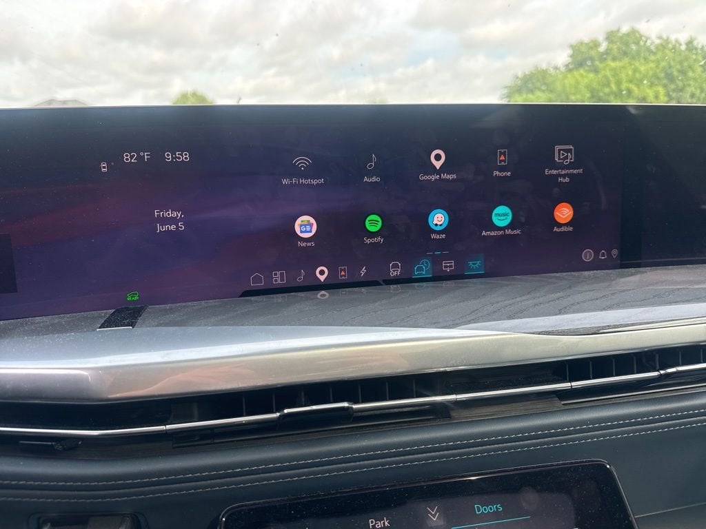 2025 Cadillac ESCALADE IQ Luxury 2