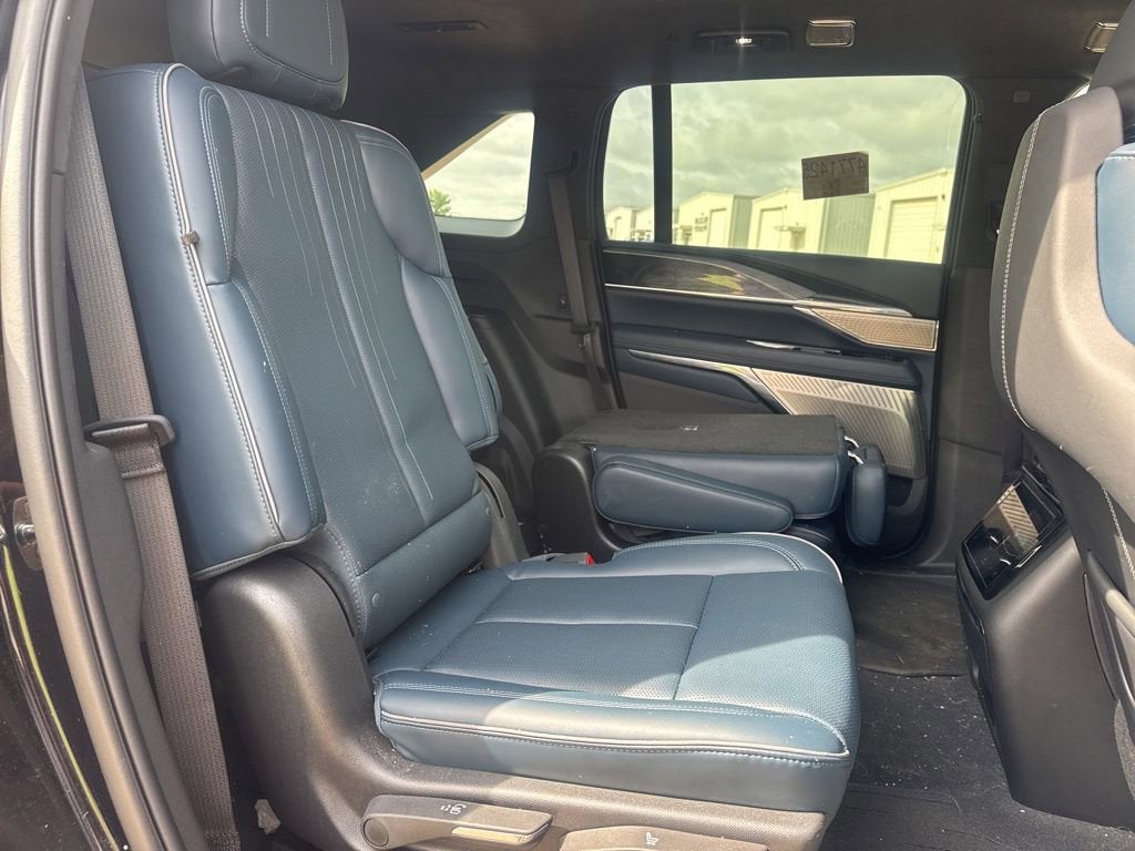 2025 Cadillac ESCALADE IQ Luxury 2