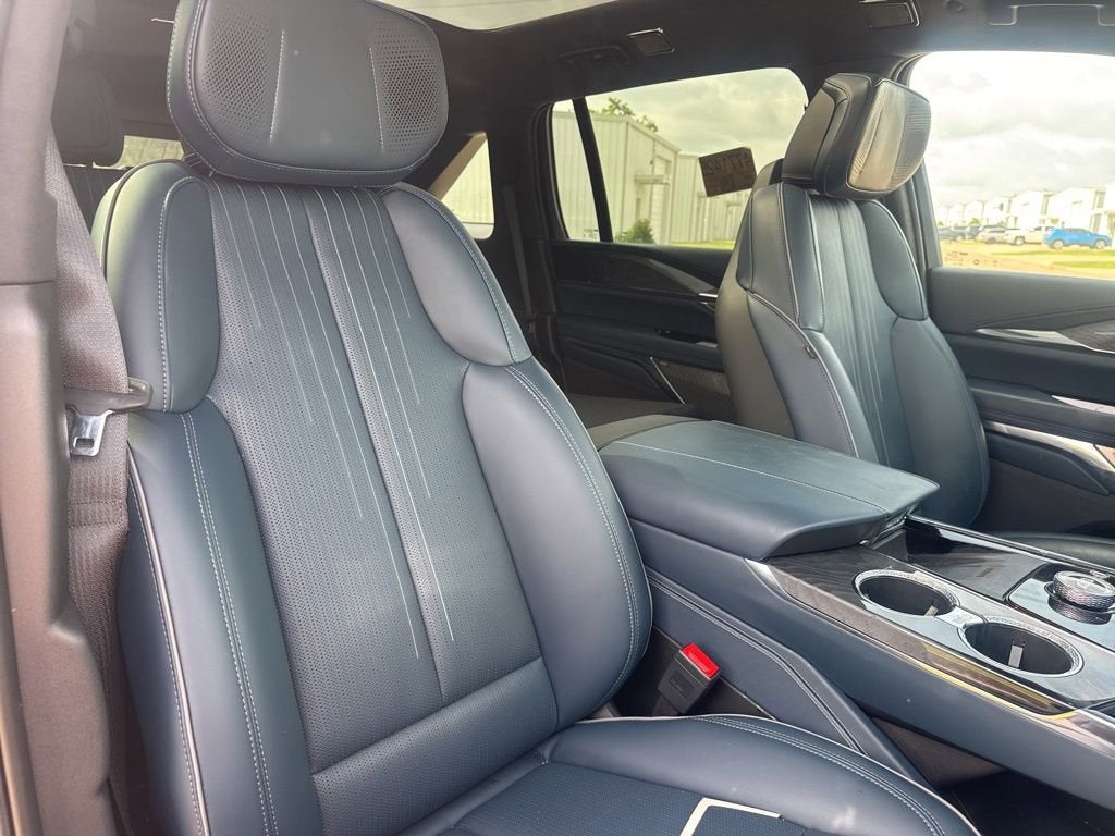 2025 Cadillac ESCALADE IQ Luxury 2