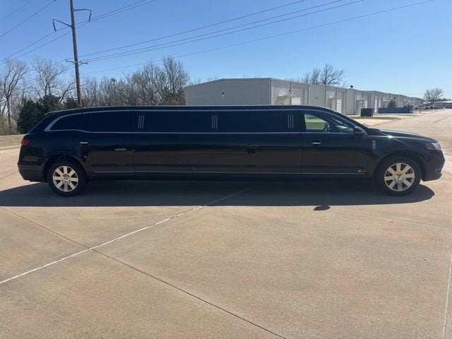 2019 Lincoln MKT Base