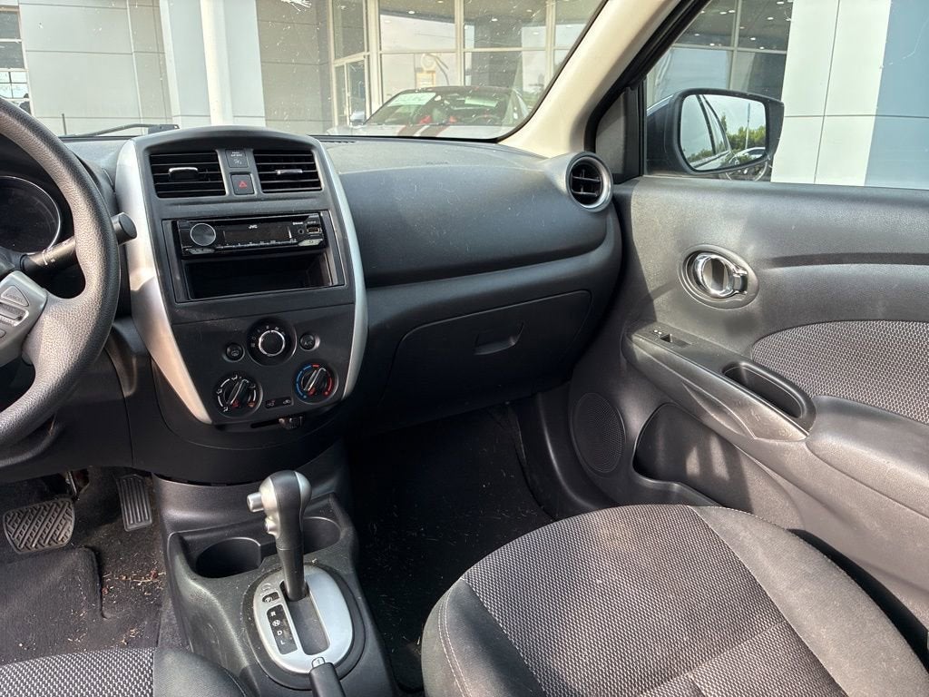 2015 Nissan Versa SV