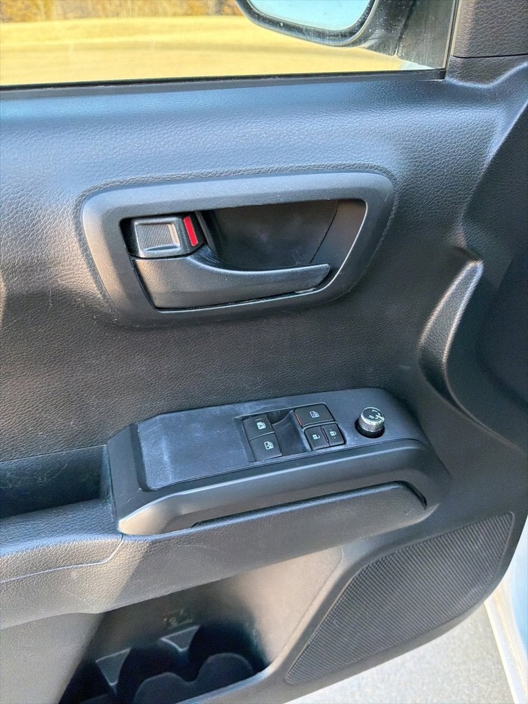 2016 Toyota Tacoma SR