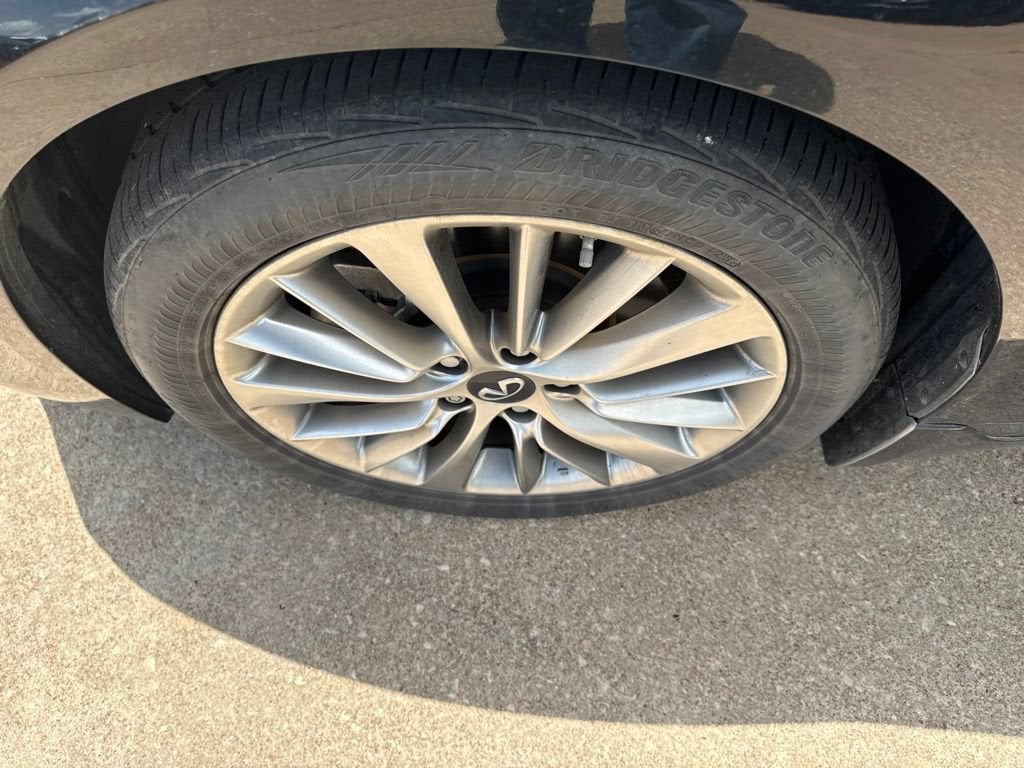 2023 INFINITI Q50 LUXE