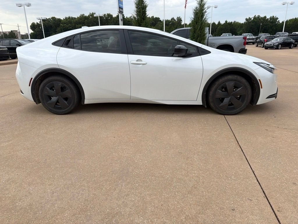 2025 Toyota Prius LE